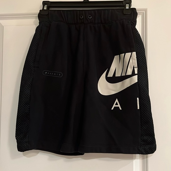 Nike boys shorts, EUC - Picture 1 of 4